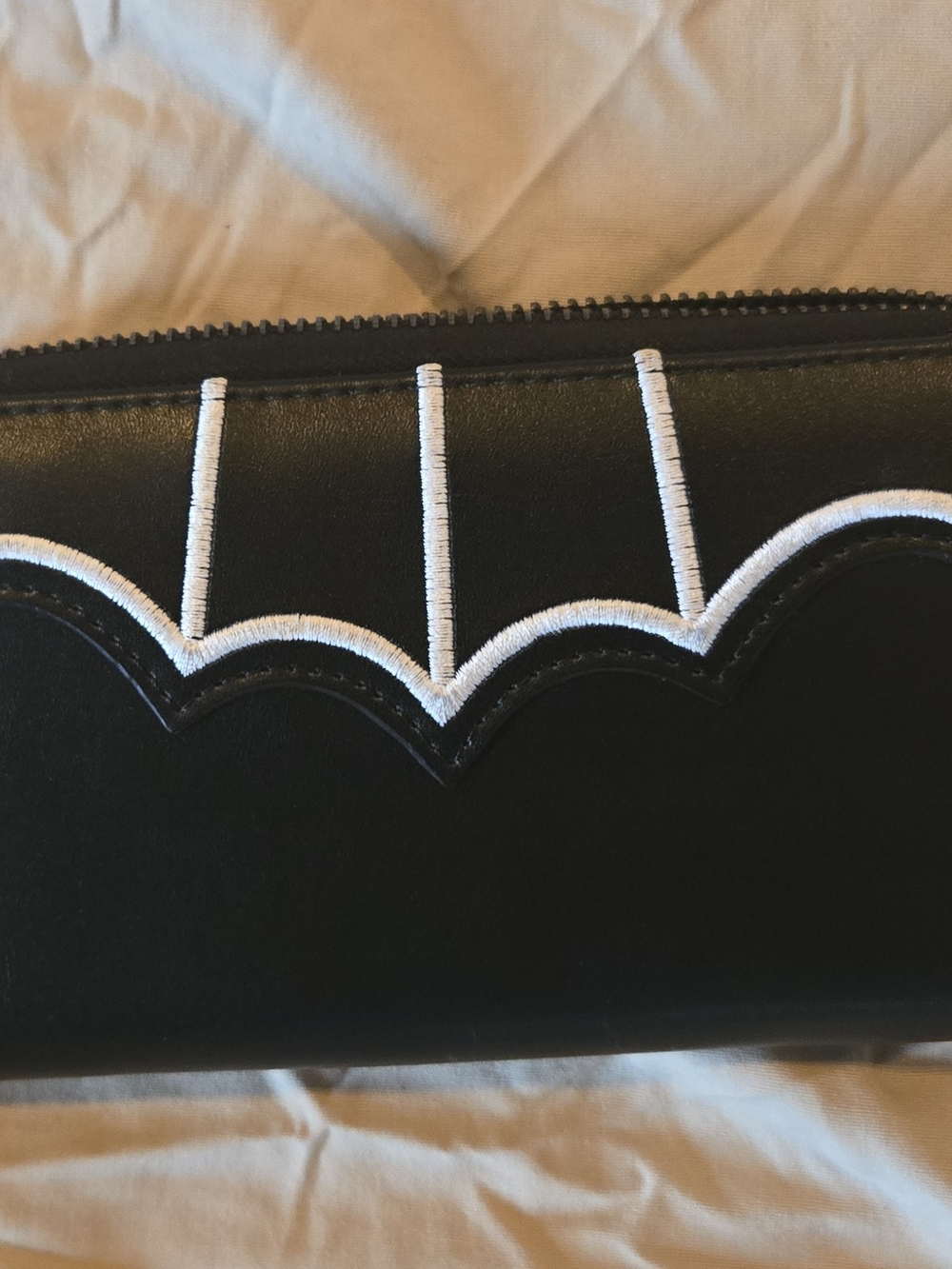 Lost Queen Bat Purse With Matching Wallet - Picture 5 of 7